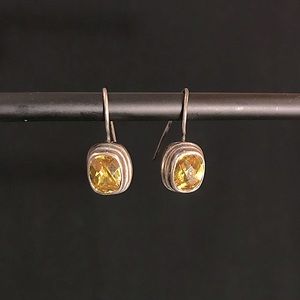 Sparkly yellow glass in silver earrings.